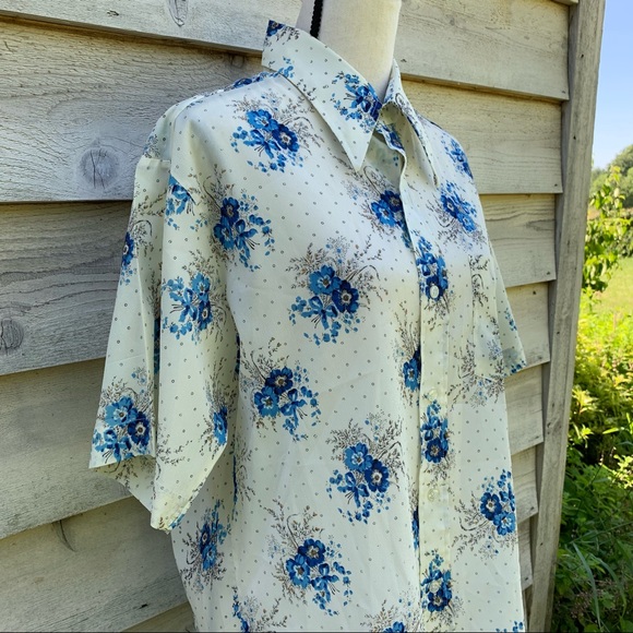 True Vintage 70s Macro Floral Print Wide Collar Short Sleeve Button Down Shirt - Picture 4 of 16
